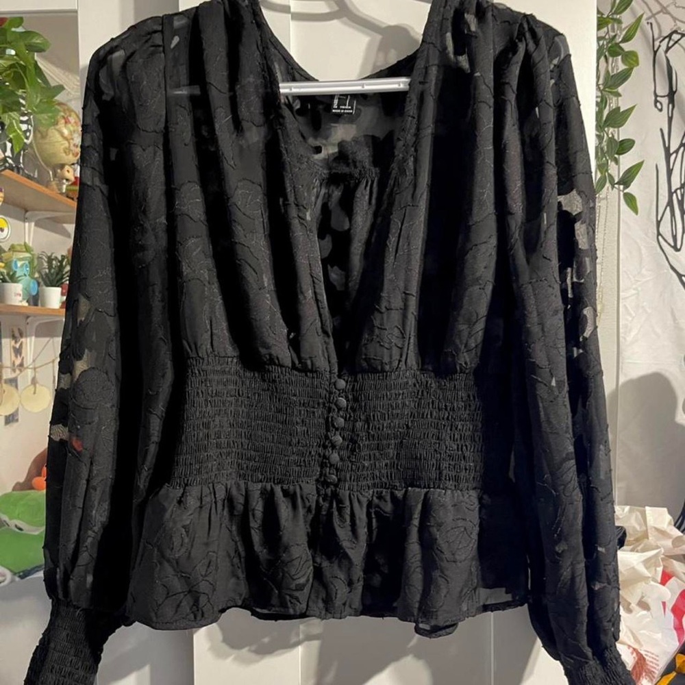 Black lace floral long sleeve top